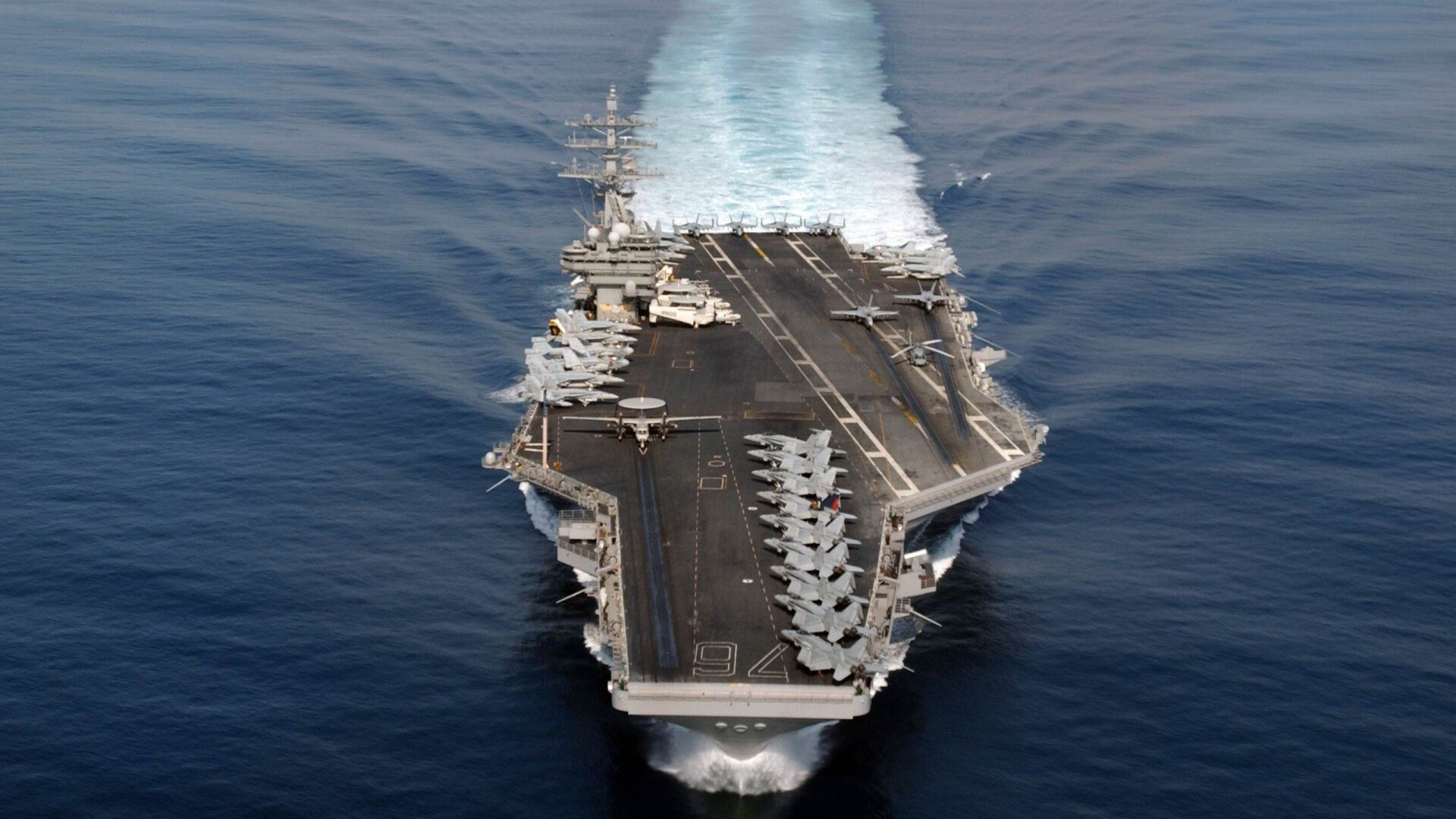 极速与坚韧,F1之夜与硬仗之王的隔空对话