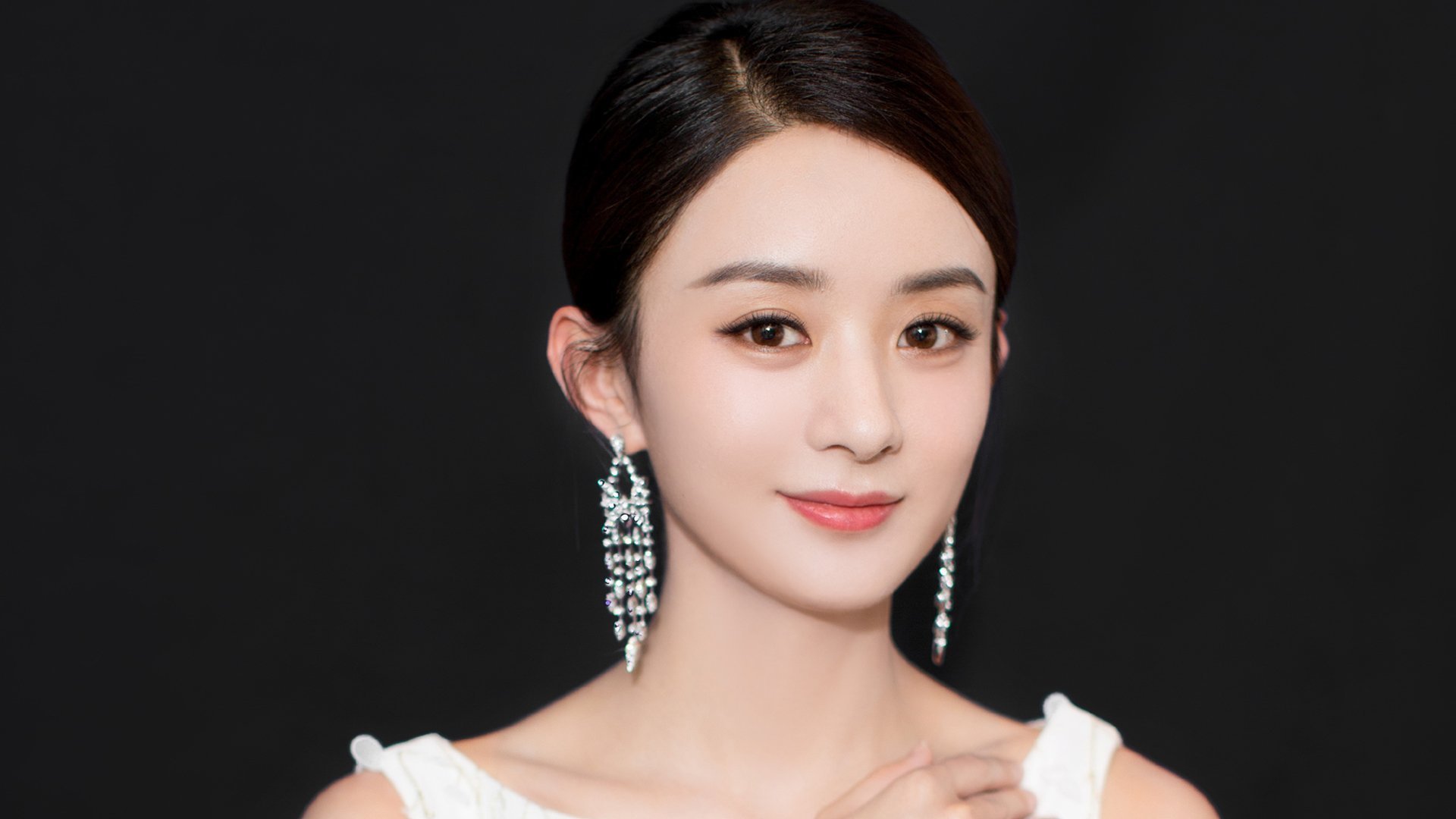 开云体育入口-你提到的这个关键词组合非常有意思—它巧妙地跨越了足球与篮球的疆界。让我们先把这两个看似不相关的世界连接起来